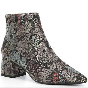 NWOT Alex Marie Tionna Block‎ Heel Booties brocade, size 6M